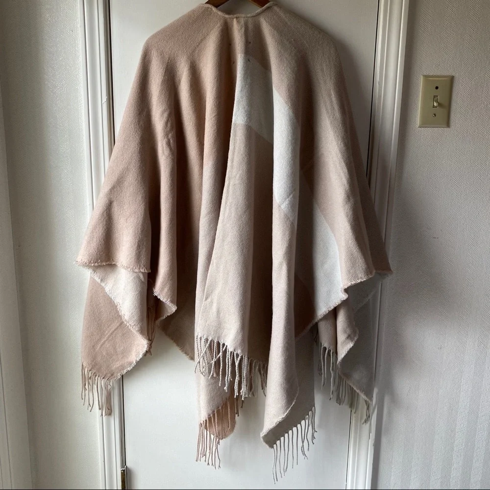 SOIA & KYO Woven Scarfigan Blanket With Fringe NWT